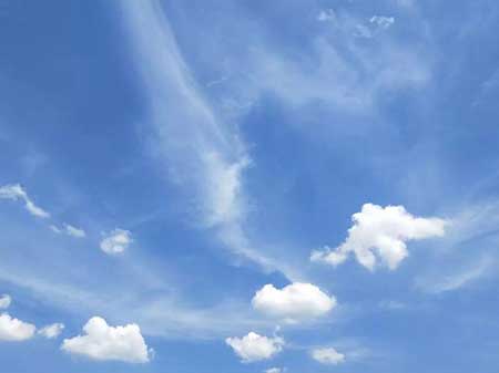 天空萬里無云下一句