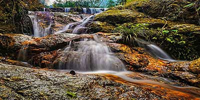 涓涓細流的下一句