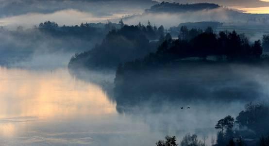 羌管悠悠霜滿地下一句