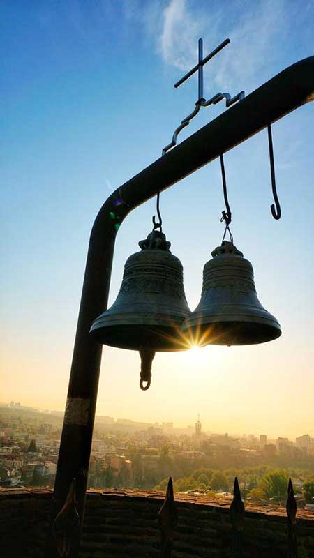 耳聞不如目見下一句