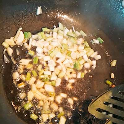 熱鍋上的螞蟻的下一句