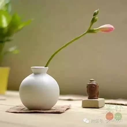 不鳴則已下一句是什么