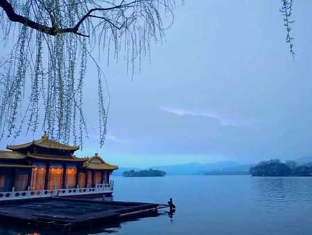 山外青山樓外樓的下一句