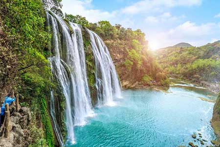 飛流直下三千尺下一句