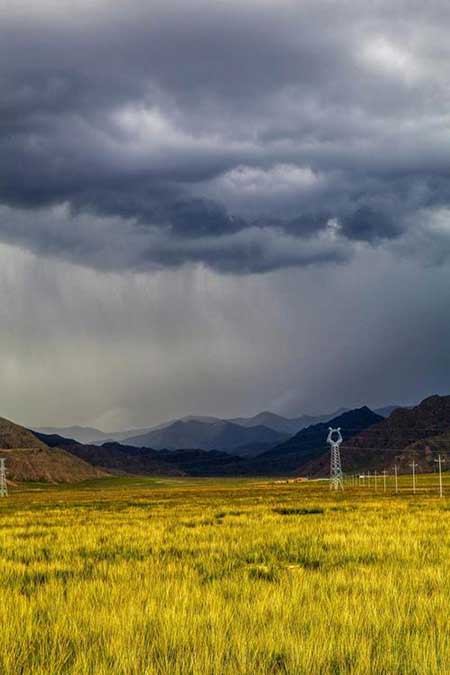 東邊日出西邊雨下一句