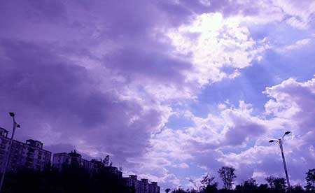 東邊日出西邊雨下一句